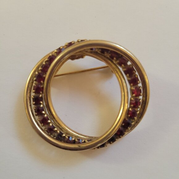 Vintage Gold-Tone Circle Brooch Pin With Red Rhinestones - Picture 1 of 5
